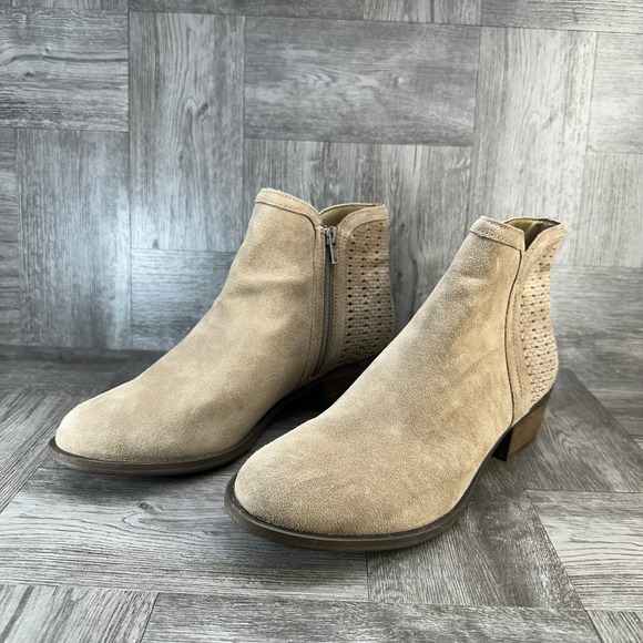 Kensie Gage Booties Womens 10 Tan Suede Leather Perforated Ankle Boots NEW - Picture 3 of 9